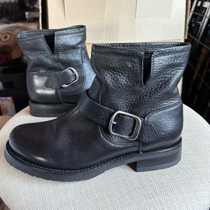 Never worn: Frye Veronica Black Bootie
